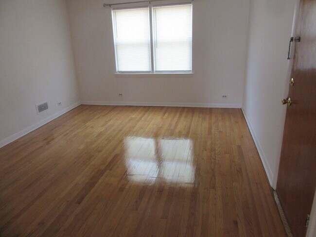 Photo - 1717 E 31st St Unidad 2N
