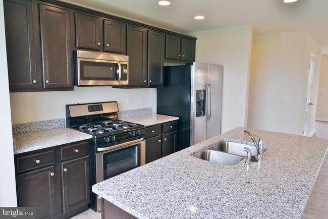 Photo - 48 Niblick Square