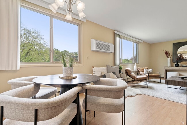 Photo - West End Apartments