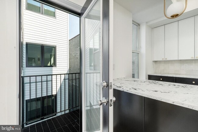 Photo - 608 S American St Unidad 6