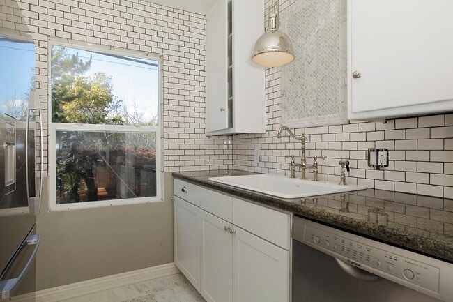 Photo - 2577 Granville Ave Unit 2577