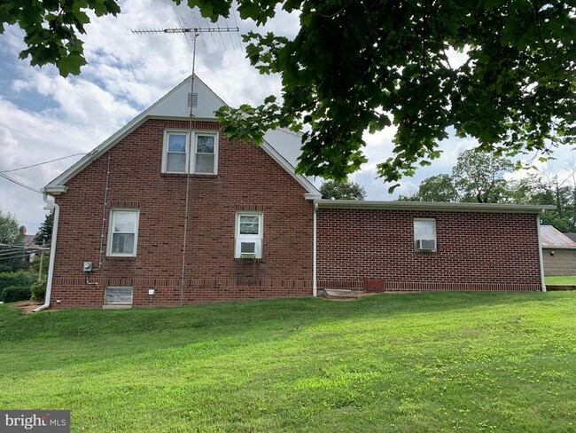 Photo - 106 N Center St