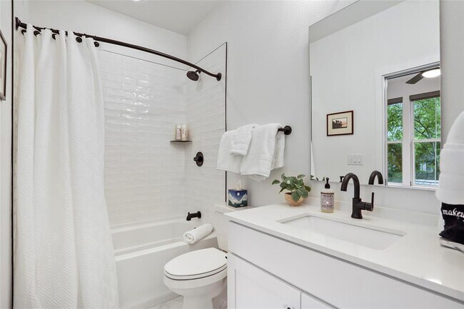 Photo - 3809 Valley View Rd Unit 11