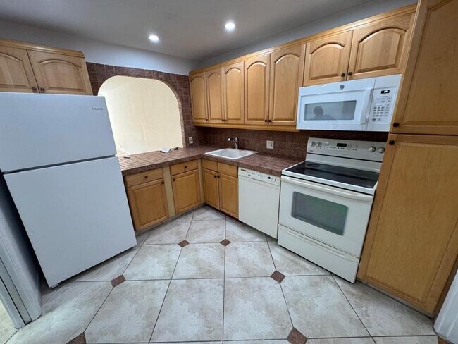 Photo - 3200 N Palm Aire Dr Unit 705