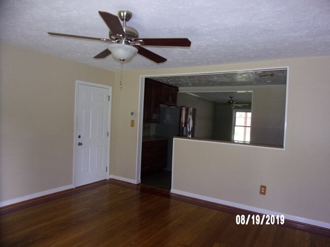 Photo - 7418 Jalna St