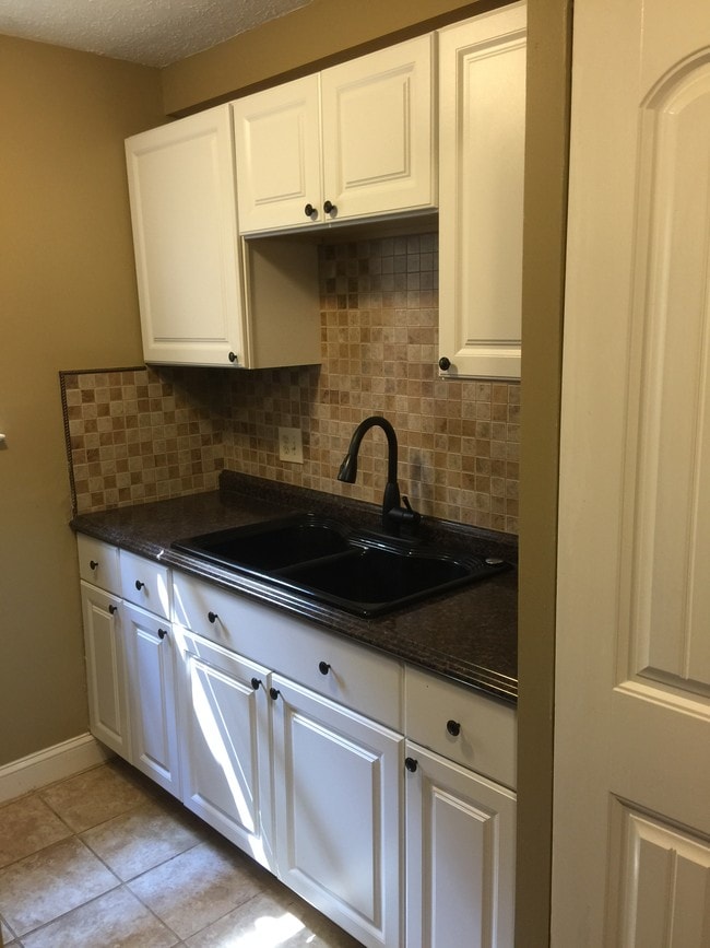 Building Photo - 1301 Cherokee Rd Unit 2 Rental