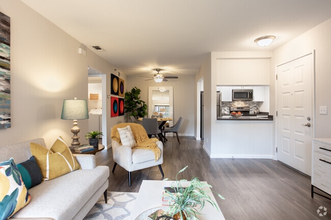 1BR, 1BA - 716 SQFt