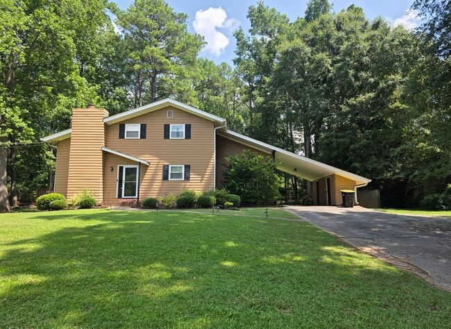 Building Photo - 6 Lynn Cir