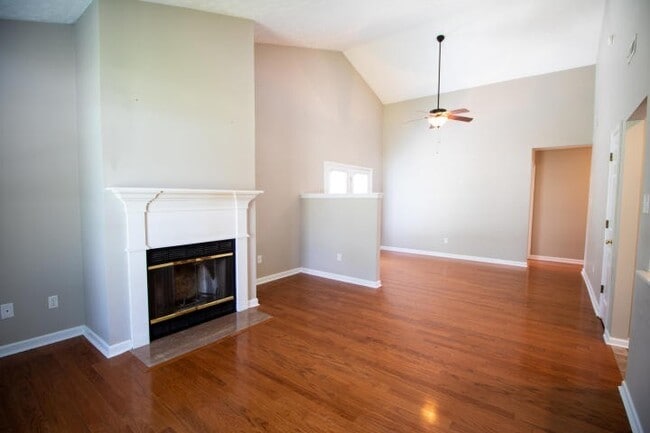 Photo - Knoxville 37922 - 3 bedroom, 2 bath with fenced-in yard - Call Susan Niedergeses (865) 300-4722