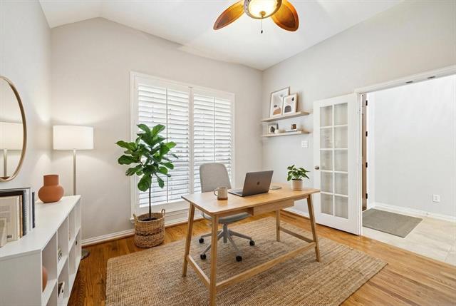 Photo - 930 Crestmoor Dr