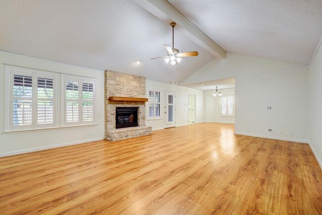 Photo - 1704 Foxfire Dr