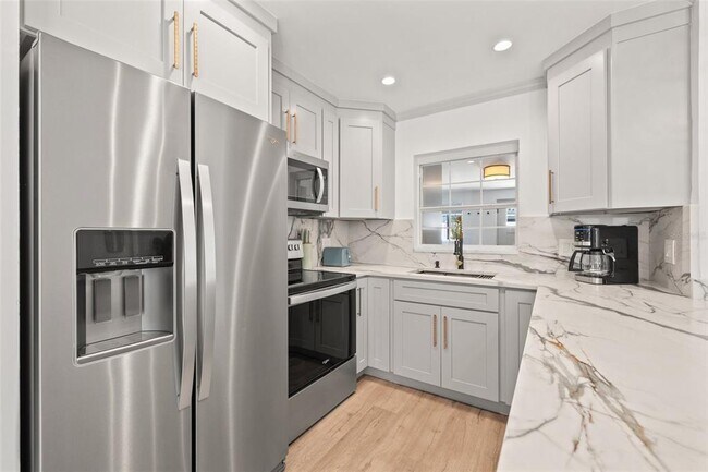 Photo - 11225 2nd St E