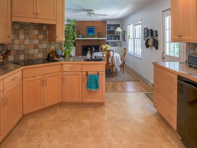 Photo - 703 Longview St