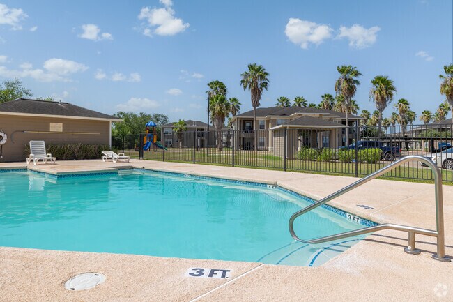 Piscina - Amistad Apartments