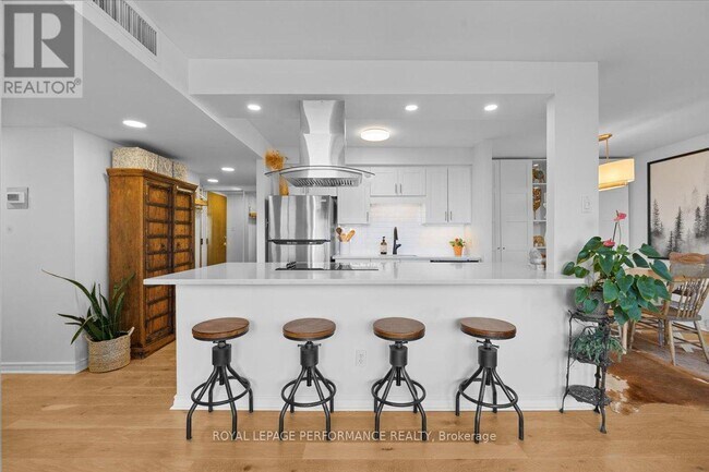 Photo - 470 Laurier Ave W Unité 1903