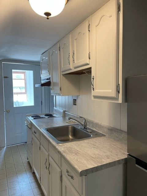 Kitchen - 22 Grove Ave Unit 3