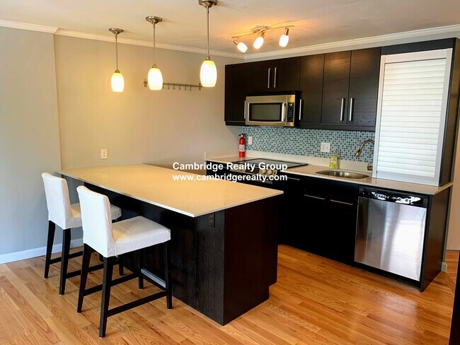 Building Photo - 348 Franklin St Unit 2T Rental
