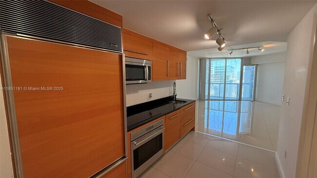 Building Photo - 475 Brickell Ave Unit 4408 Rental