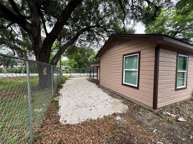 Photo - 6911 Bauman Rd