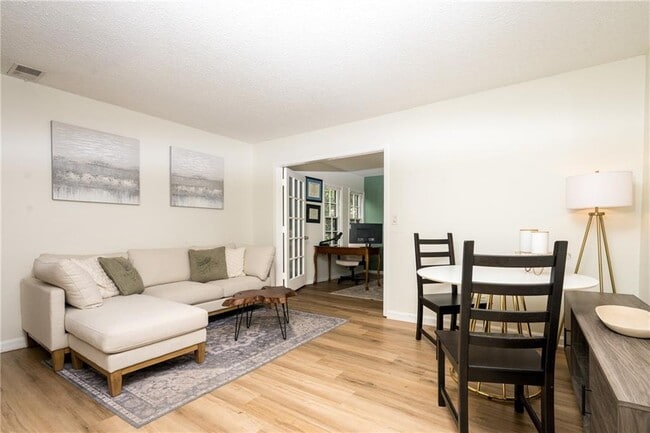 Photo - 127 Lablanc Way NW