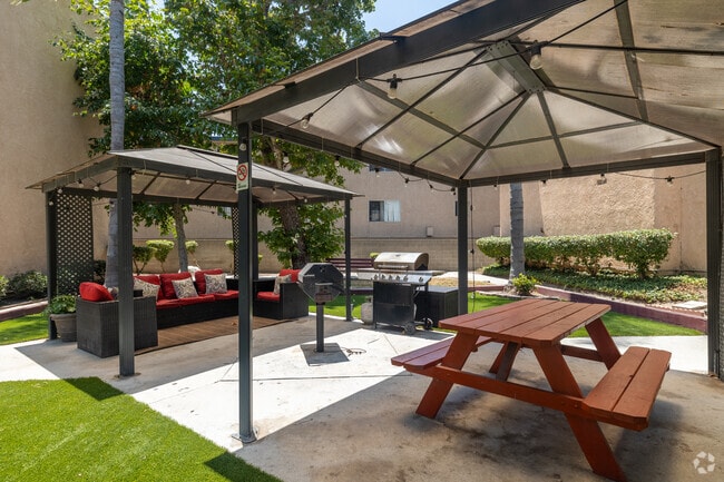 BBQ Area - Montecito
