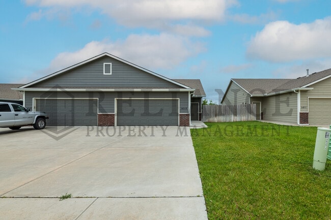 Photo - 1615 E Horstmann Ct House