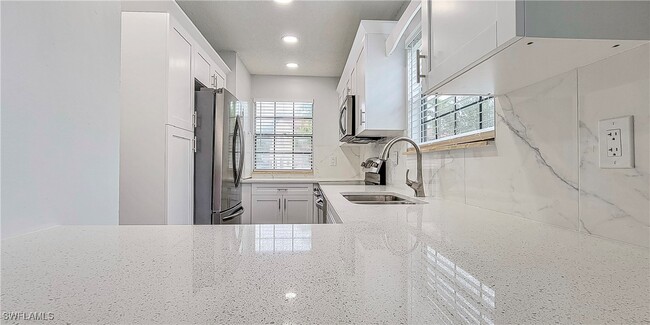 Building Photo - 5367 Treetops Dr Unit M101