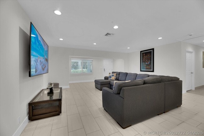 Photo - 2633 NE 3rd Ave