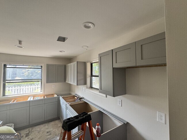 Photo - 732 Hanover Ln SE