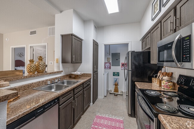 2BR, 2BA - 1,002SF - Kitchen