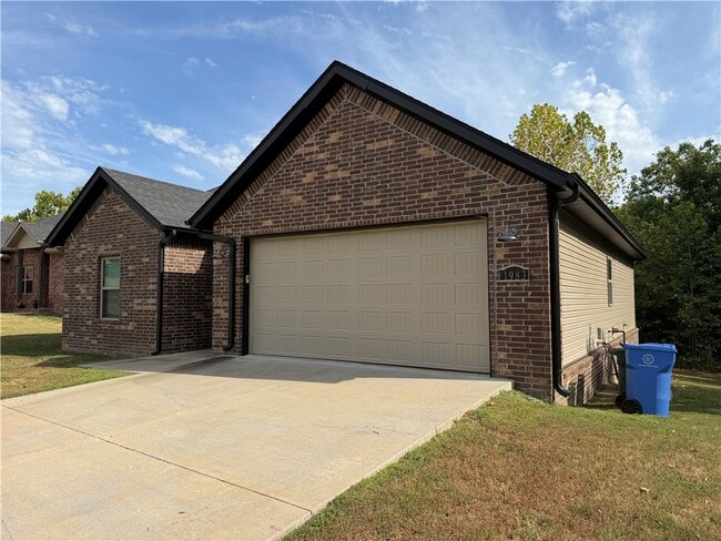 1983 E Peppervine Dr