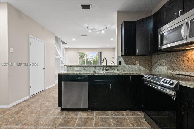2082 Madeira Dr