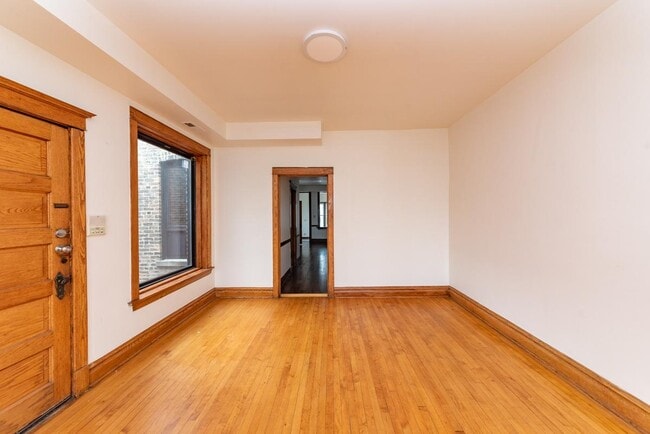 Building Photo - 2 bedroom in Chicago IL 60647 Unit 3 Rental