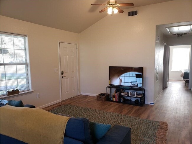 Photo - 1500 Clyde St Rental