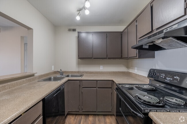 2BR, 1BA - 920SF - Kitchen - Southwood Apartments