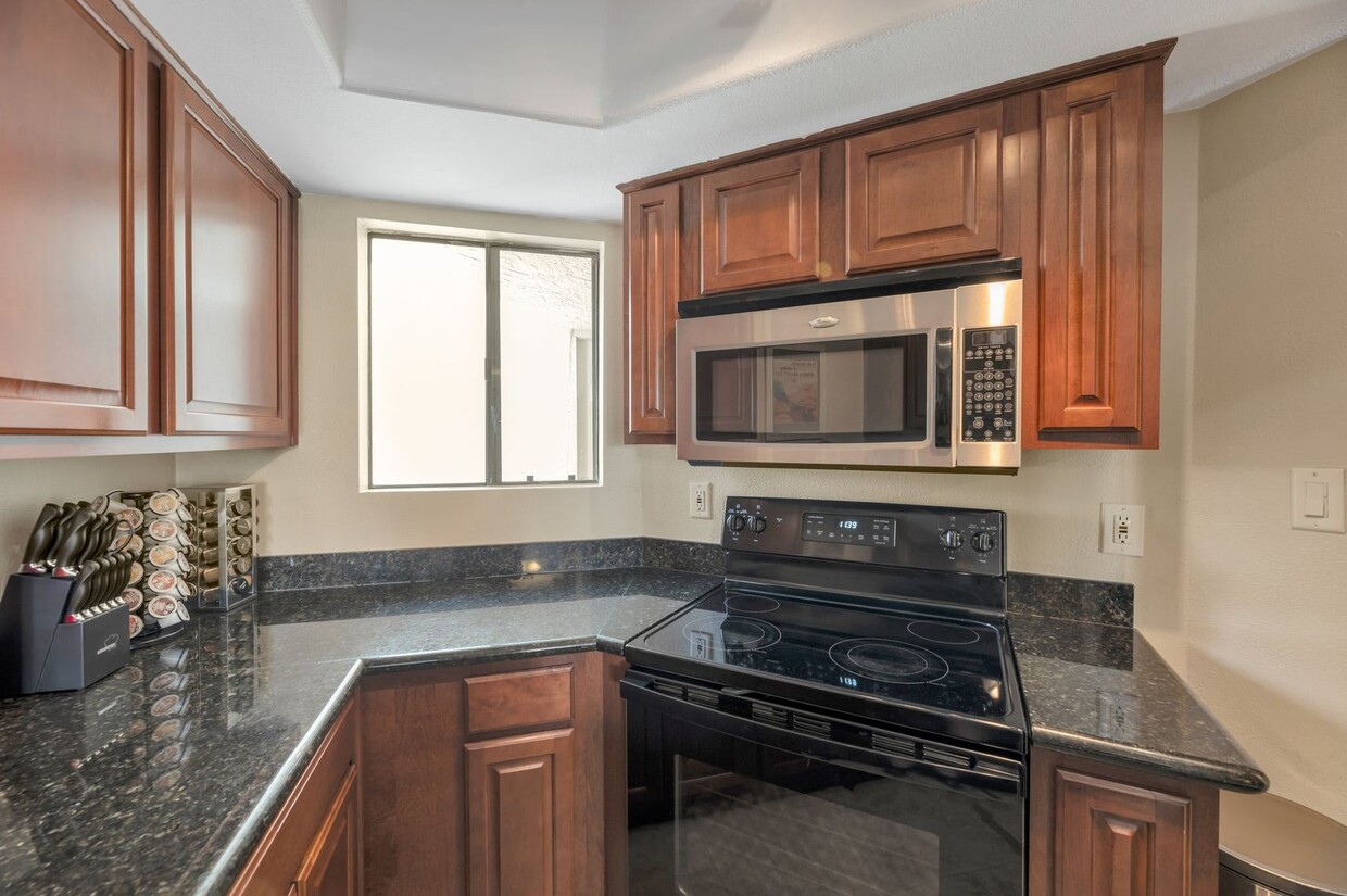charming 2-bedroom, 2.5-bathroom condo wit... - charming 2-bedroom, 2.5-bathroom condo wit...