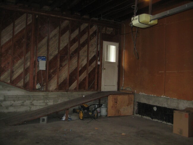 Garage - 1315 NE Orchard Dr