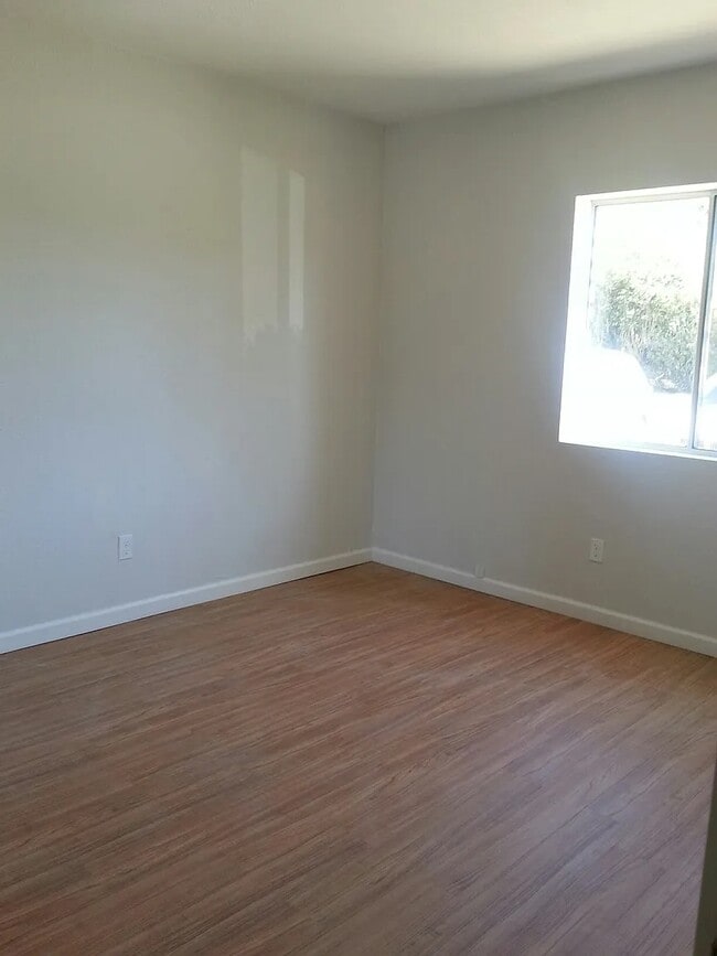 Front bdr. window - 3646 E Blacklidge Dr Unit Midtown