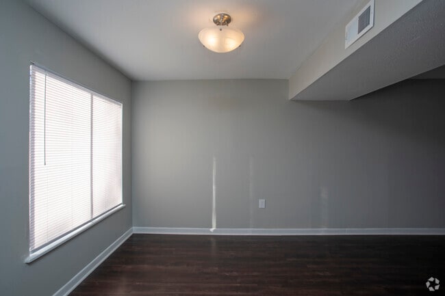 3BR, 1.5 BA - Townhouse