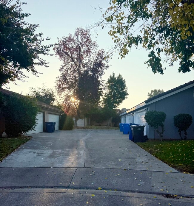 Photo - 3661 La Mancha Pl