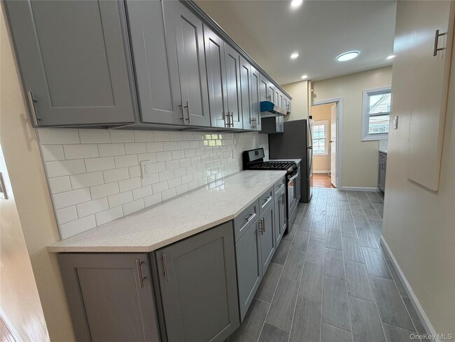 Photo - 95-45 112th St