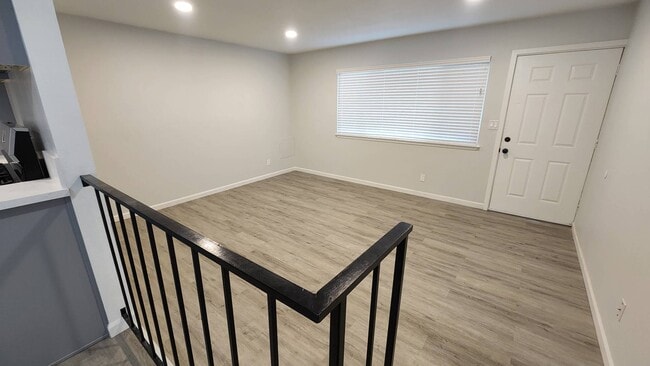 Living - 579 James Ave Unit 1