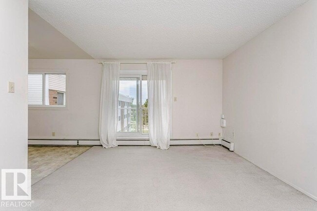 Photo - #71 11255 31 AV NW