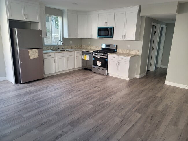 Building Photo - 5544 Tampa Ave Unit 5544