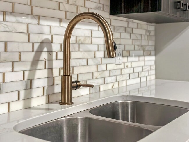 Photo - 800 Douglas St NW