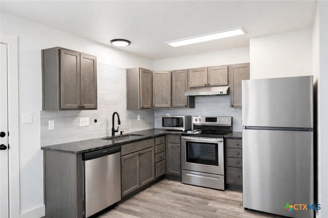 Photo - 710 Jefferis Ave