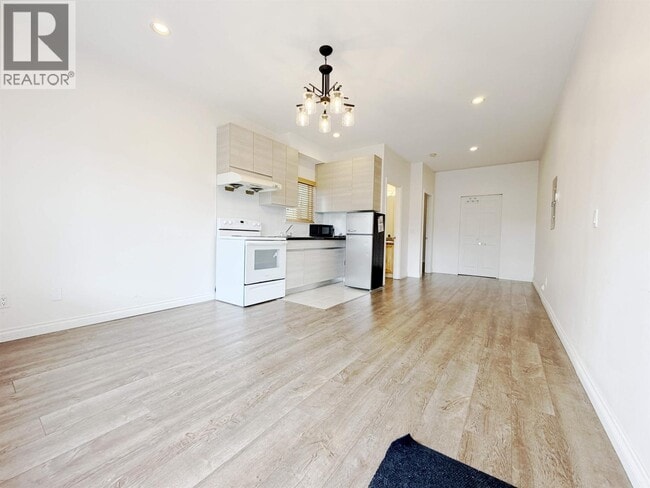 Photo - 1 BR-6952 CURTIS STREET