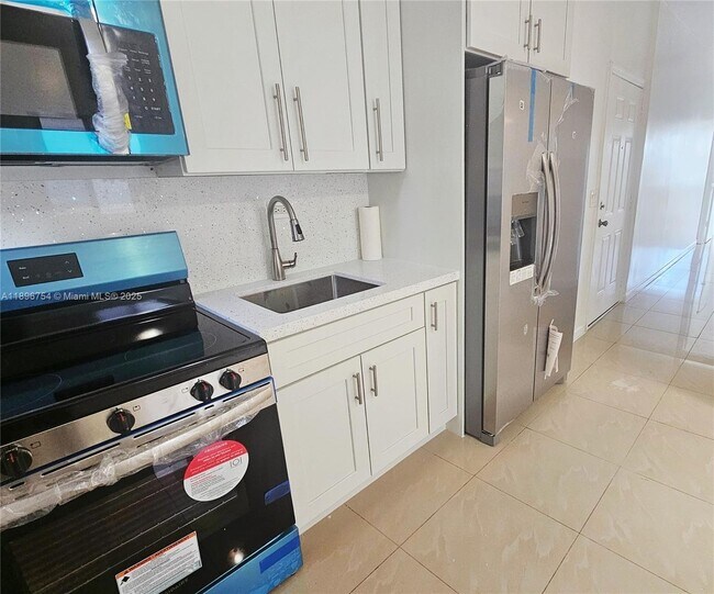 Photo - 977 SW 5th St Unidad 3