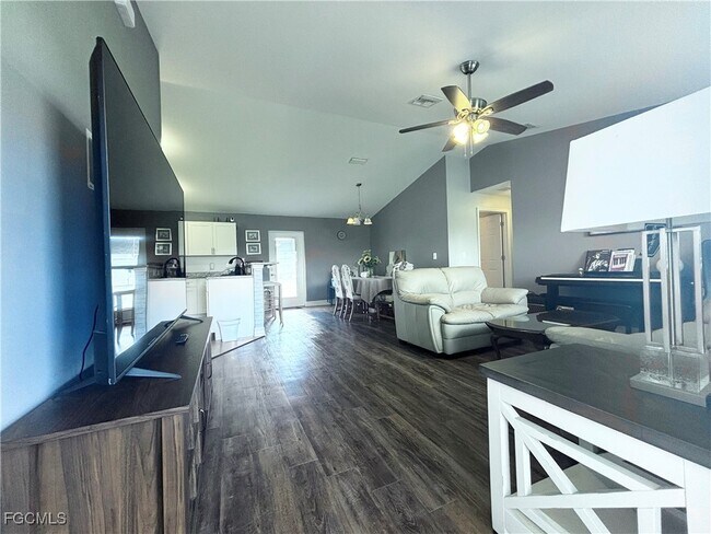Photo - 2948 SW 6th Ave
