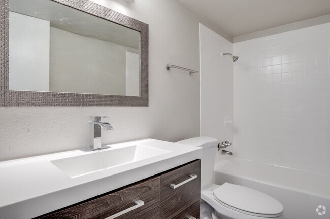 Studio, 1BA - 265 SF